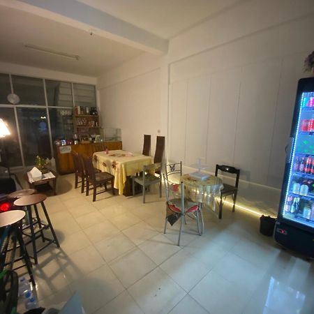 Sleep Break Hostel Sathon Банкок Екстериор снимка