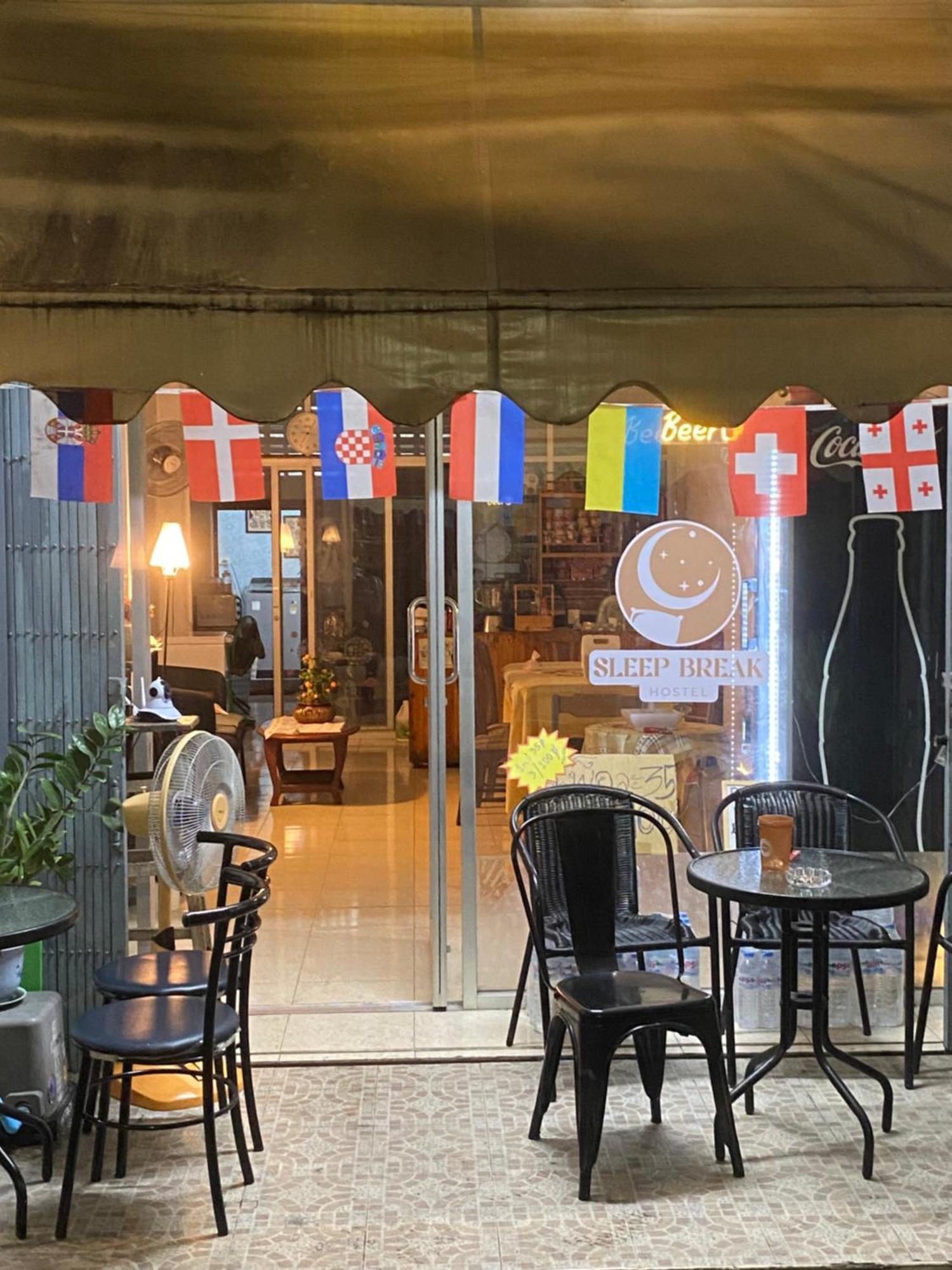 Sleep Break Hostel Sathon Банкок Екстериор снимка