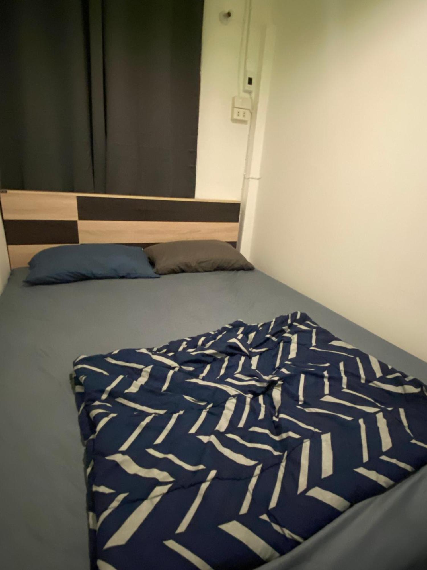 Sleep Break Hostel Sathon Банкок Екстериор снимка